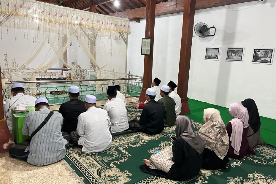 Kegiatan ziarah IPNU IPPNU Gresik pasca Ramadhan